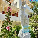 Deluxe Studios & Suites Ageri-Milos