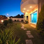 El Mare Luxurious Apartments