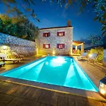 Pilikas Luxury Villas