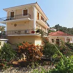 Captain'S Apartments