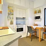 Plaka Elegant Apartment