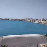Omiros