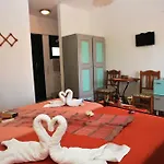 Orfeas Bungalows Studios