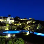 Kamaroti Suites Hotel
