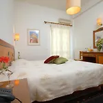 Barbouni Hotel & Studios