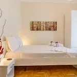 Charmy Petit Flat In Athens
