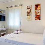 Lovely Petit Apt In Athens