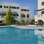 Golden Sun Studios And Apartments