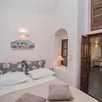 Nano Oia Villas