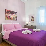 Thalia Modern Apartment