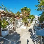Vista Vaios Rooms & Studios Pension