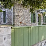 Melicoco Cottage House