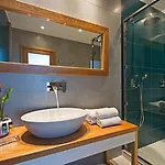 Aura Suites