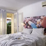 Studios Kira Veta
