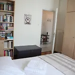 Apartment Metro Ampelokipoi
