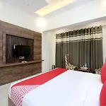Oyo 13373 Hotel Royal Star