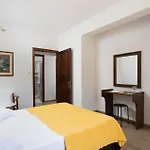 Venetia Apartments