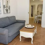Elegant 2Bd Apartment In The Heart Of Athens