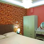 Iros Apartment