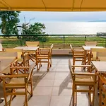 Junior Hotel