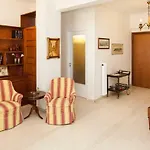 Beautiful & Renovated Central Apartment In Kolonaki