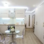 Laura Lifestyle And White Tower