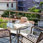 Studios & Apartments Elisabeta