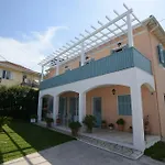 Tsonas Apartments