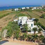 Studios Vrettos Beachfront Hotel