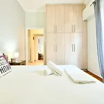 Fresh & Renovated Apartment Next To Metro Station
