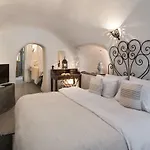 Dandy Cave Villa - Romantic Private & Luxurious - Waterfall Pool - Hot Tub -Up To 8 People