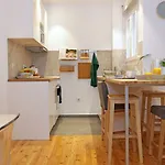 Lena'S Central Relaxed Eco Apartment