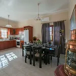Τhe Roses House