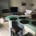 Cozy Flat Near City Center