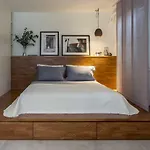 Unique Semi-Basement Stay At The Foot Of The Acropolis