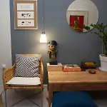 Elegant & Sophisticated Apt In The Athenian Center