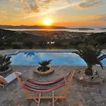 Parian Holiday Villas
