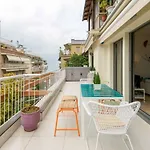 Stylish 3-Bedroom Apartment & Terrace