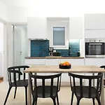 Relaxed Modern Luxury In The Center Of Lively Koukaki
