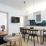 Relaxed Modern Luxury In The Center Of Lively Koukaki