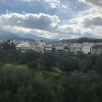 Best House, Nirvana, Patra