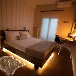 Cozy Apt Next To Metro And Close To Acropolis!