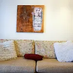 Peaceful & Styled Flat, 2 Bdrms, Wifi, Smart Tv