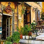 Koukaki-Acropolis Roomy With A Private Veranda Apt.