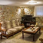 Spacious Home With Garden In Marathonas