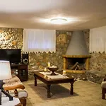 Spacious Home With Garden In Marathonas