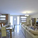 G&G House