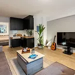 Live Like A Local Next To Acropolis/Vegan Friendly