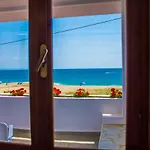 Efi'S Villa On The Beach