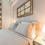 A Charming Center Apartment Next To Metro